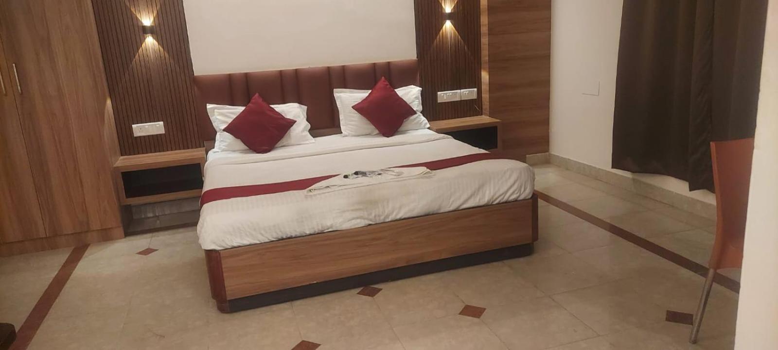 Capital O 69831 Hotel Mount Heera Chennai Esterno foto